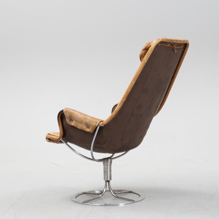 A 'Jetson' swivel easy chair with leather upholstery by Bruno Mathsson. Second half of the 20th century.