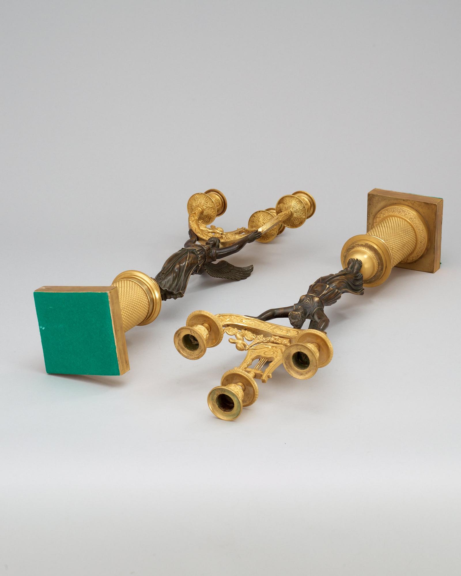 KANDELABRAR, 1 par, förgylld och patinerad brons, Frankrike, empire, 1800-talets början.