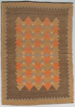 An early 20th century Finnish rya rug. Circa 231 x 162 cm.