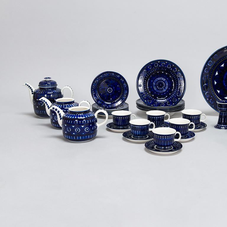 Ulla Procopé, 42-piece porcelain dinnerware set 'Valencia' for Arabia.