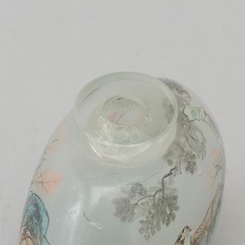 A large Chinese glass snuff bottle, circa 1900.