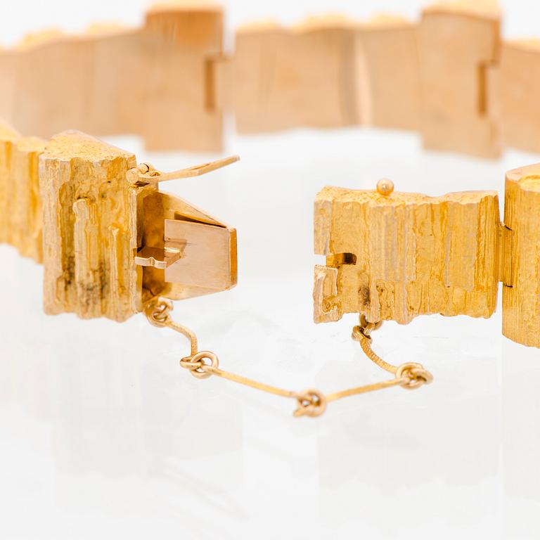 A BJÖRN WECKSTRÖM BRACELET, 'Mystica', 14K gold. Lapponia 1977.