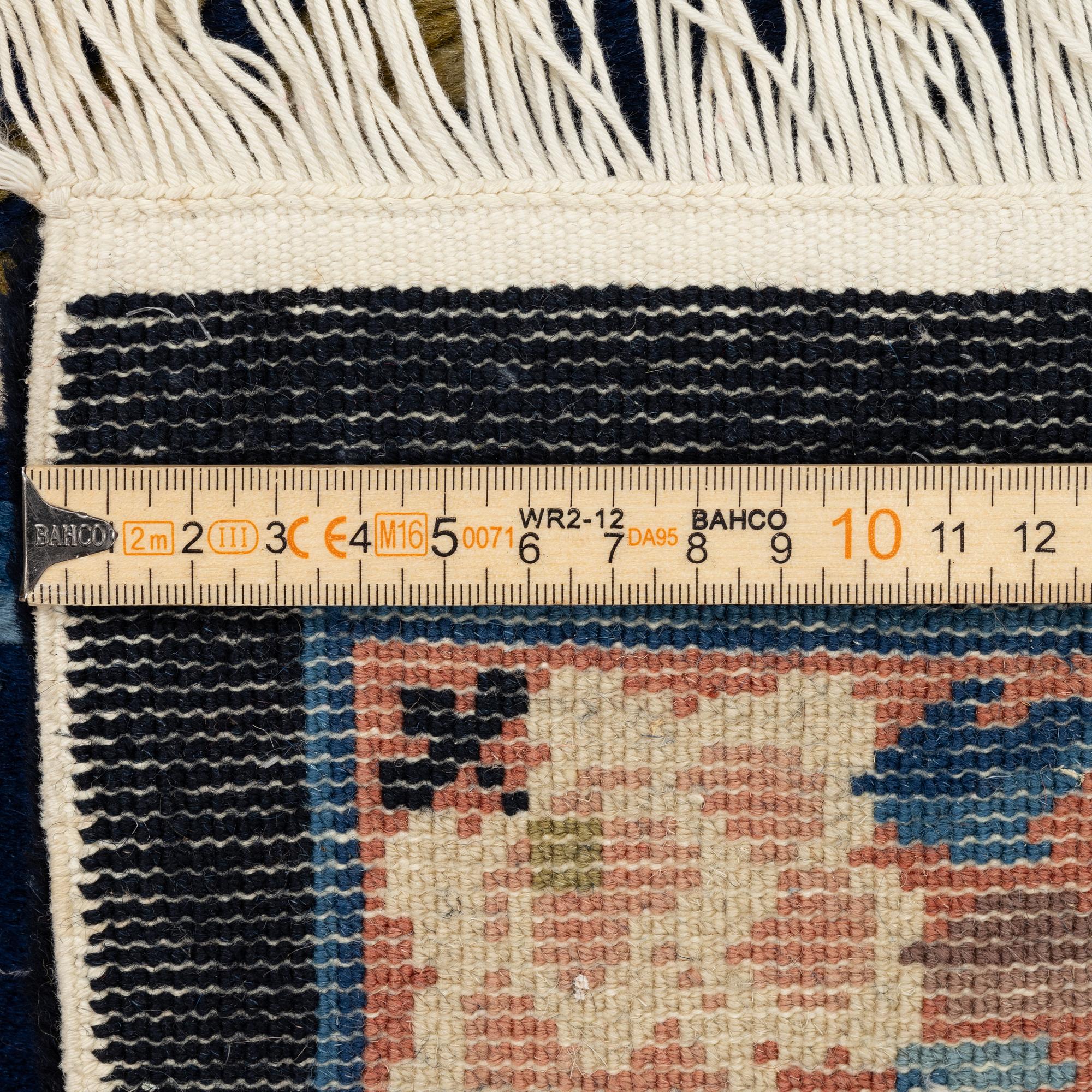 A Chinese rug,  156 x 80 cm.