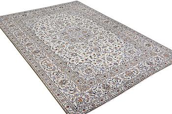 A Kashan carpet, c. 341 x 243 cm.