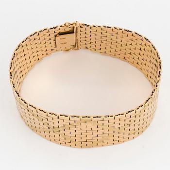 An 18K gold bracelet.