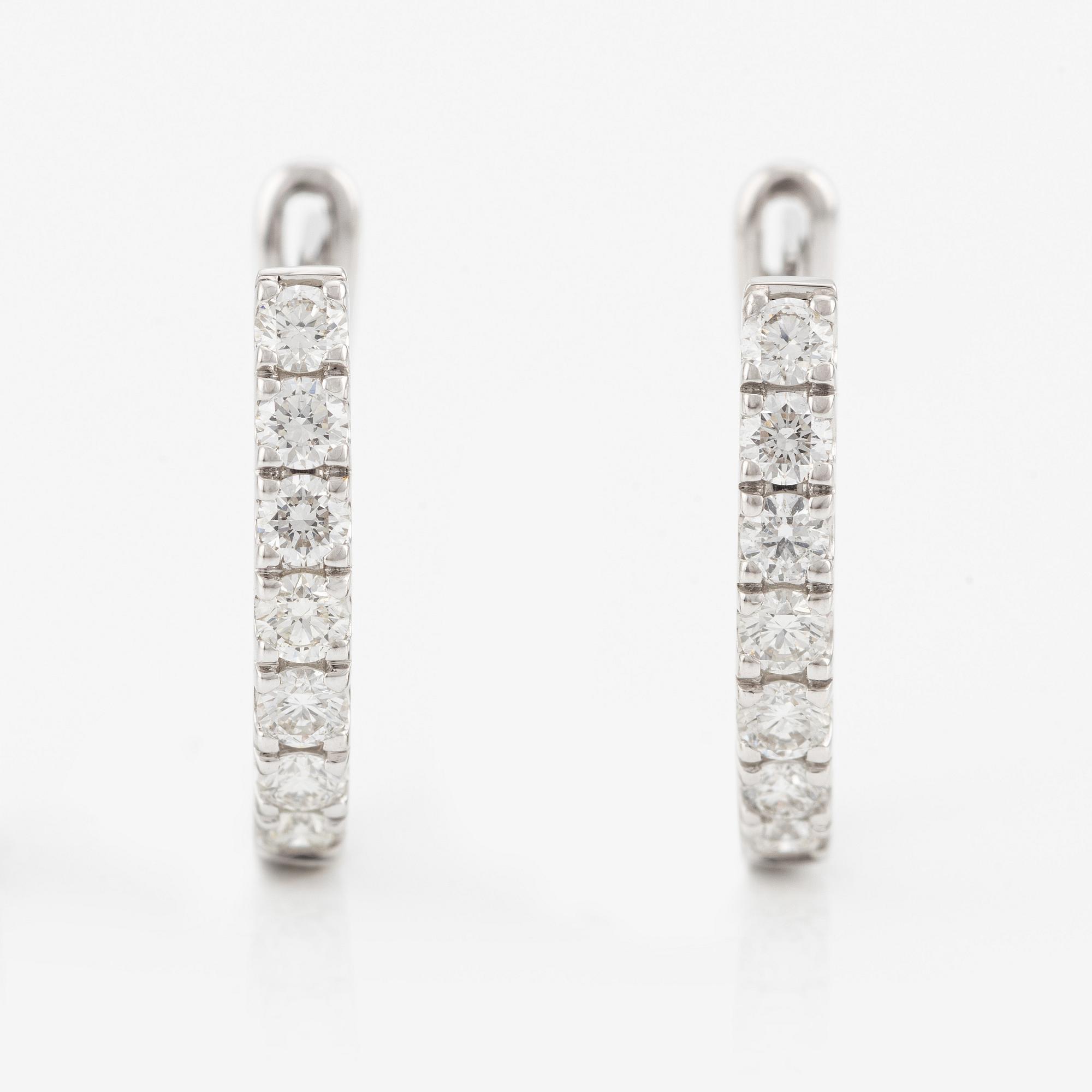 Örhängen kreoler 18K vitguld med briljantslipade diamanter.