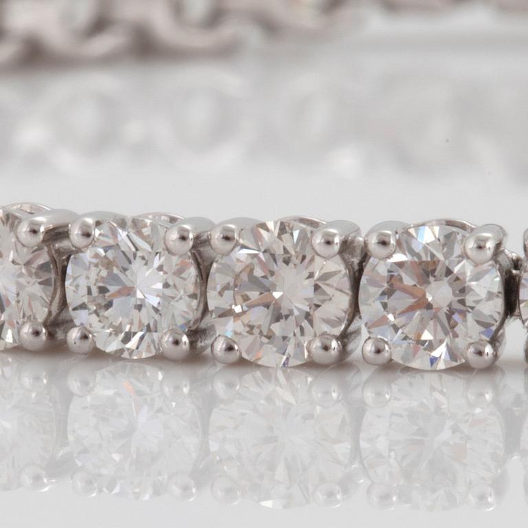 A line bracelet with 45 brilliant cut diamonds total carat weight ca 11.42 cts. Quality ca G-H/VS-SI.