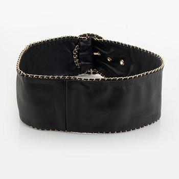 Chanel, a black leather belt.