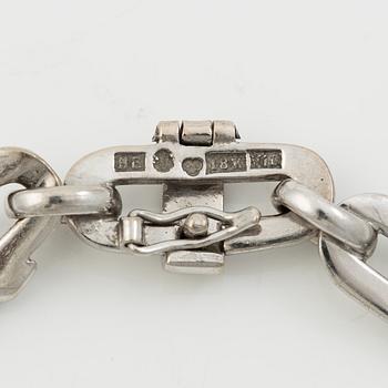 Engelbert bracelet 18K white gold with round brilliant-cut diamonds.