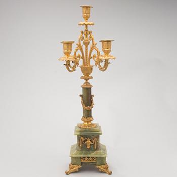 KANDELABER, alabaster och förgylld mässing, 1900-talets mitt.