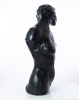 Gudmar Olovson, skulptur. Signerad. Numrerad. Gjutarstämpel. Brons, höjd 108 cm, längd 67 cm.