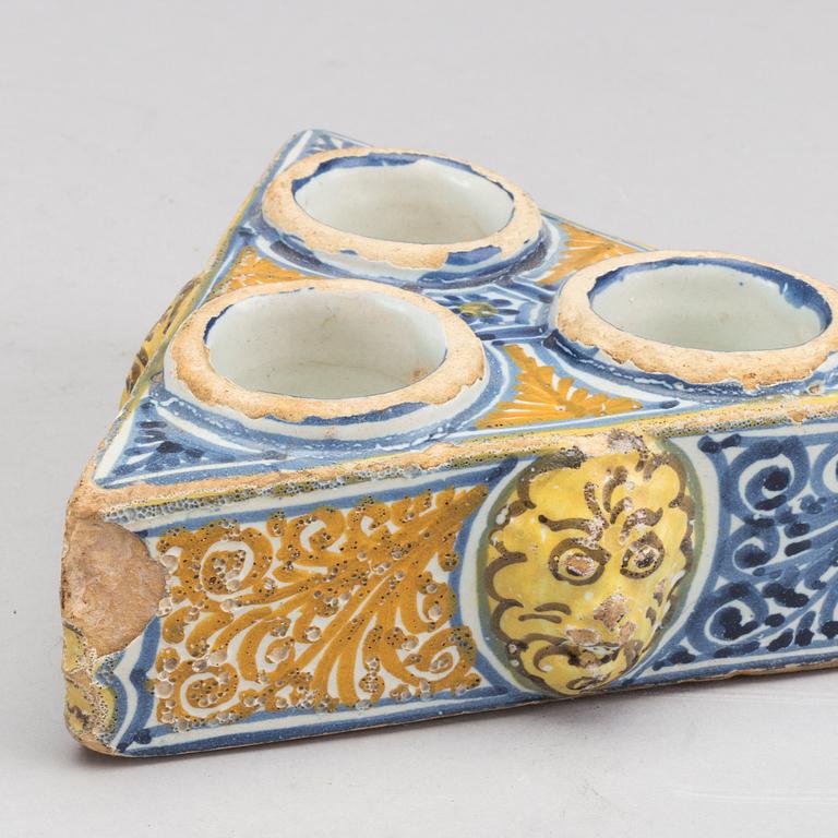 A set of two faiance spice holders, propably Italy 18/19th century.