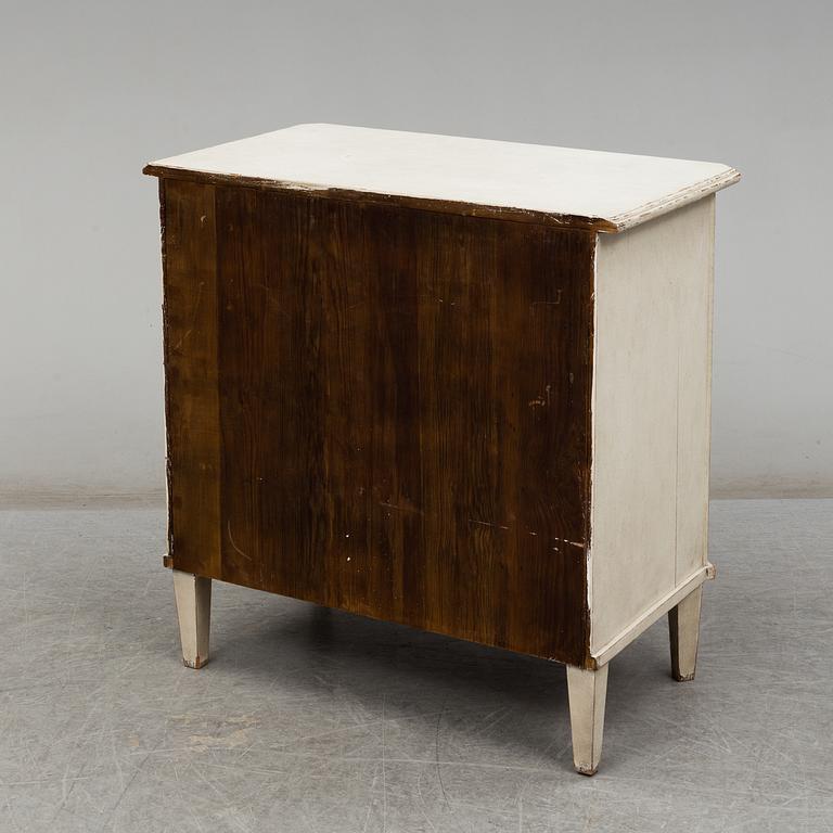 A  20th century gustavian style chest of drawers.