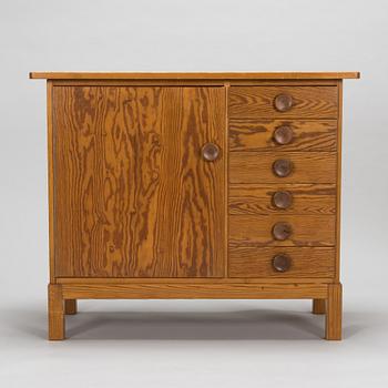 A 1940s cupboard'4133/a  by Artek design, for O.Y. Huonekalu- ja Rakennustyötehdas A.B.