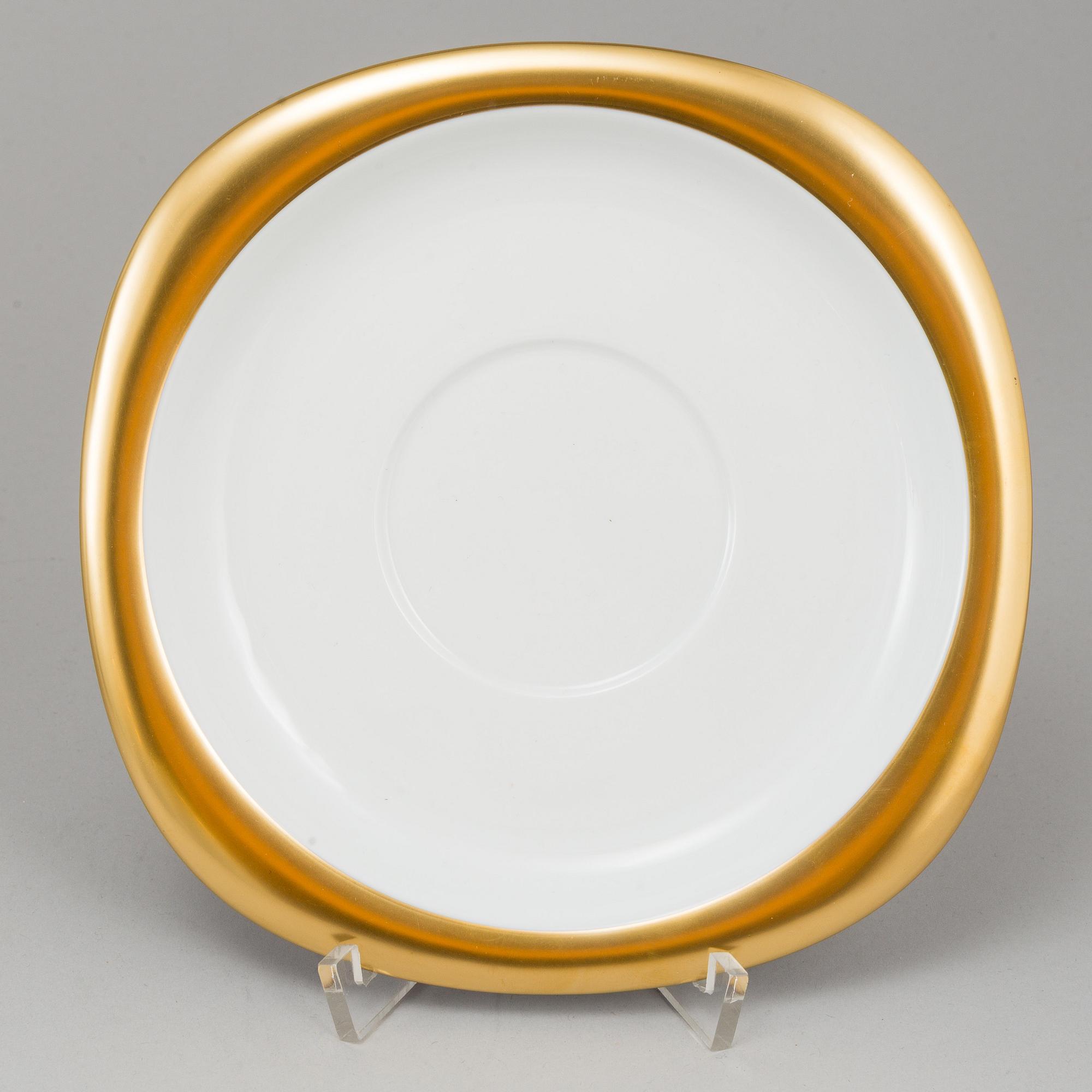 TIMO SARPANEVE, a part 'Suomi' porcelain coffee service, Rosenthal Studio-linie, designed 1976 (17 pieces).