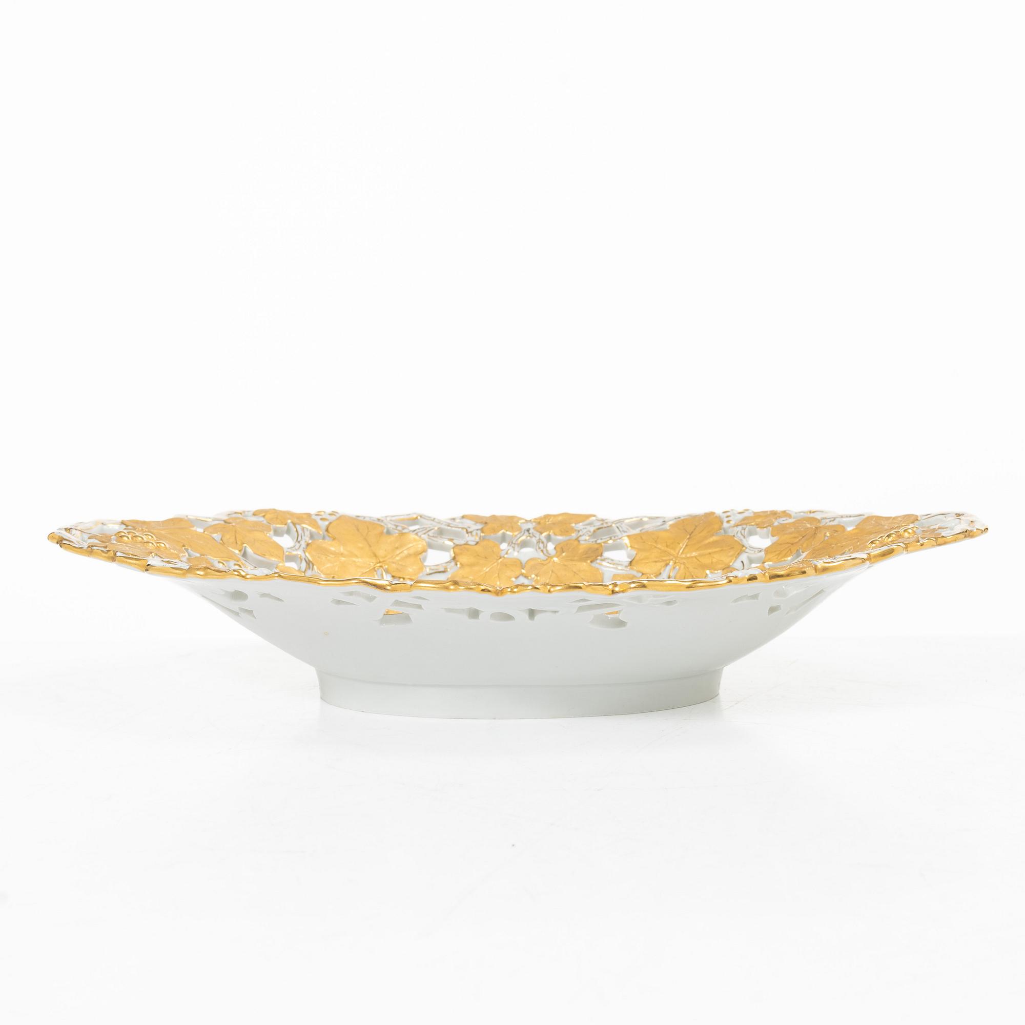 Meissen, A German Meissen basket, first half of the 20th century.