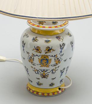 BORDSLAMPA, porslin, Italien. 1900-talets andra hälft.