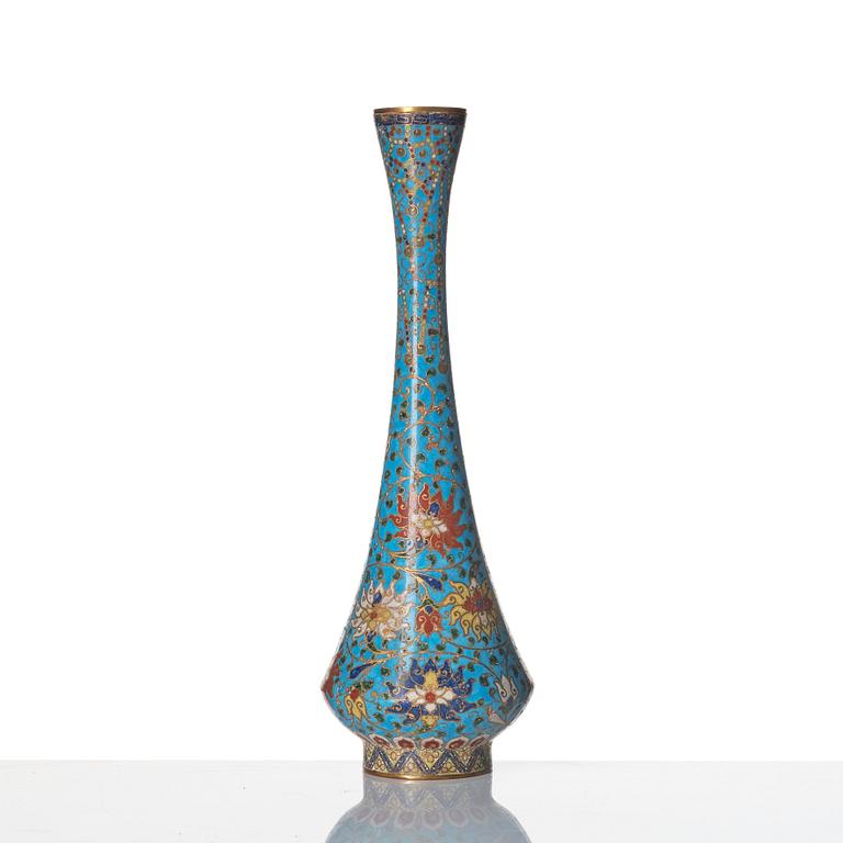 Vas, cloisonné. Sen Mingdynasti/tidig Qingdynasty.