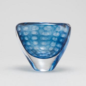 VICKE LINDSTRAND, a glass vase, Kosta Boda.