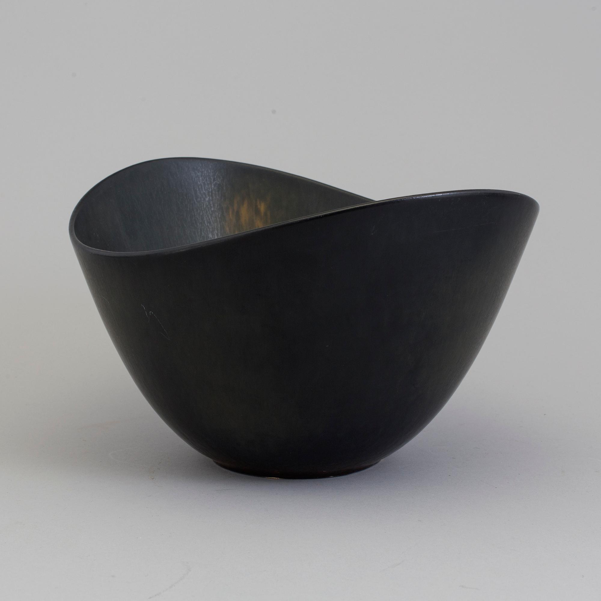 GUNNAR NYLUND, a stoneware bowl for Rörstrand.