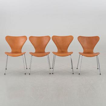 ARNE JACOBSEN, a set of 8 "Serie 7 "chairs for Fritz Hansen.
