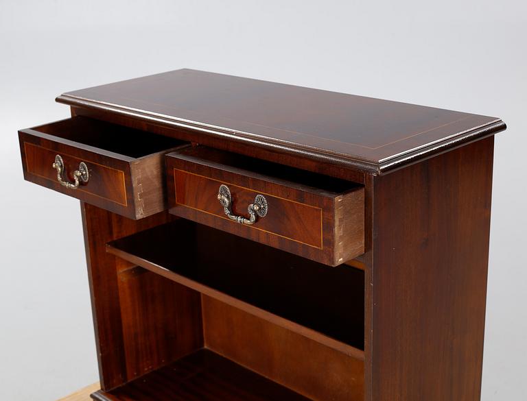 An english style shelf, second half of the 20th century.