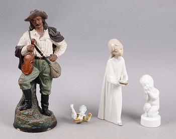 FIGURINER, 4 st, porslin och lergods. Bl a Bing & Gröndahl.