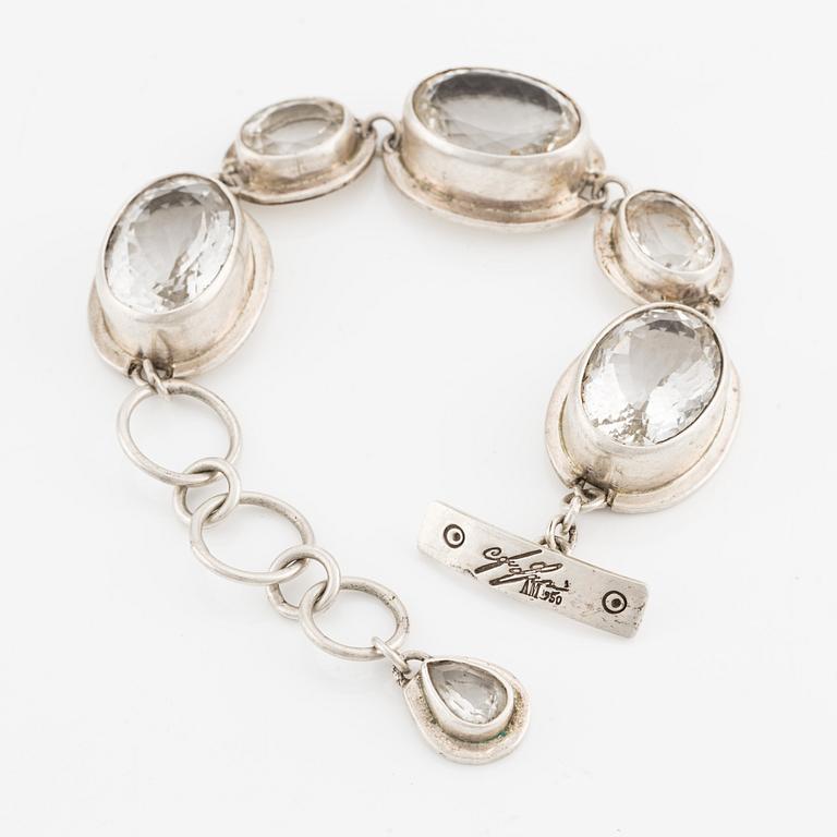 Anna Maria Öberg, armband, collier, hänge och ring, silver med bergkristall.