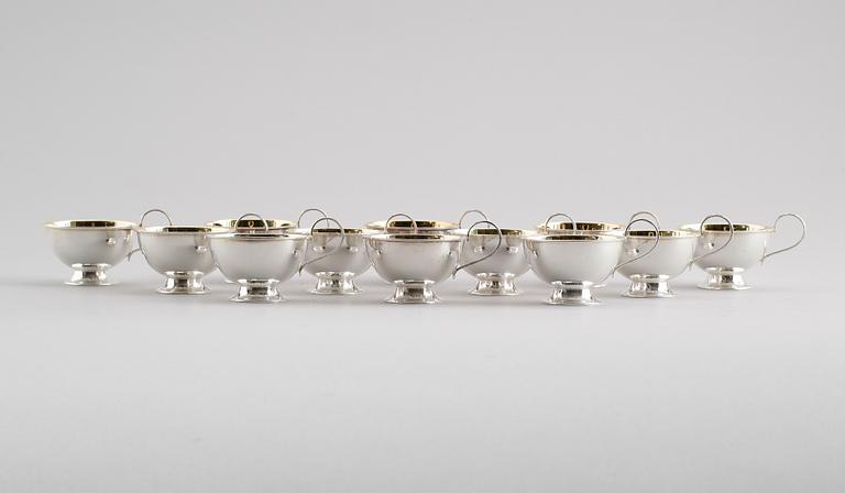 PUNCHMUGGAR, 12 st, silver, GAB, Stockholm 1967. Vikt ca 385 gram.