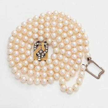 Pärlcollier, lås 18K guld med diamanter. St Eriks Silversmedja, Stockholm, 1987.