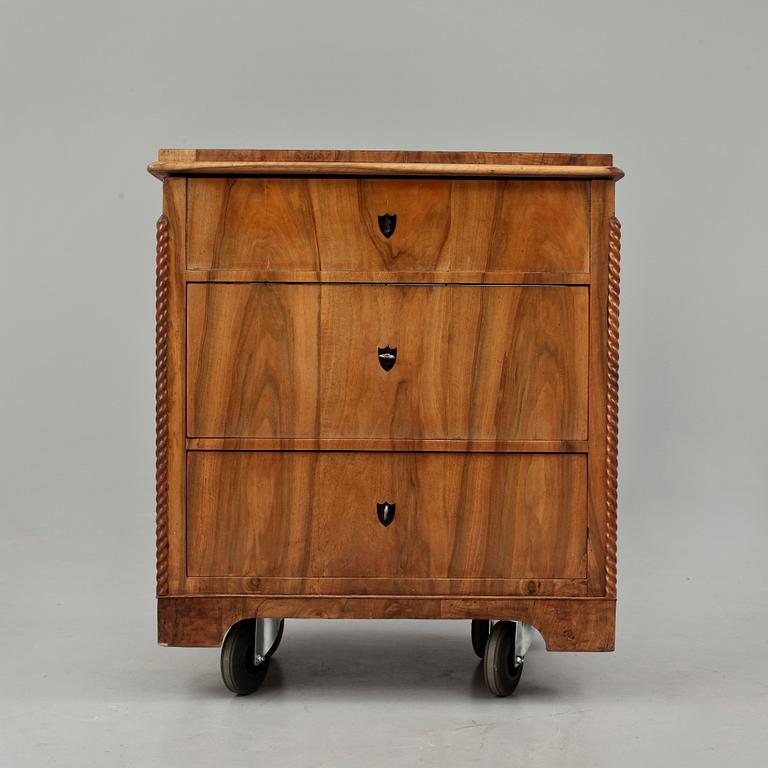 BYRÅ, biedermeier, 1800-tal.