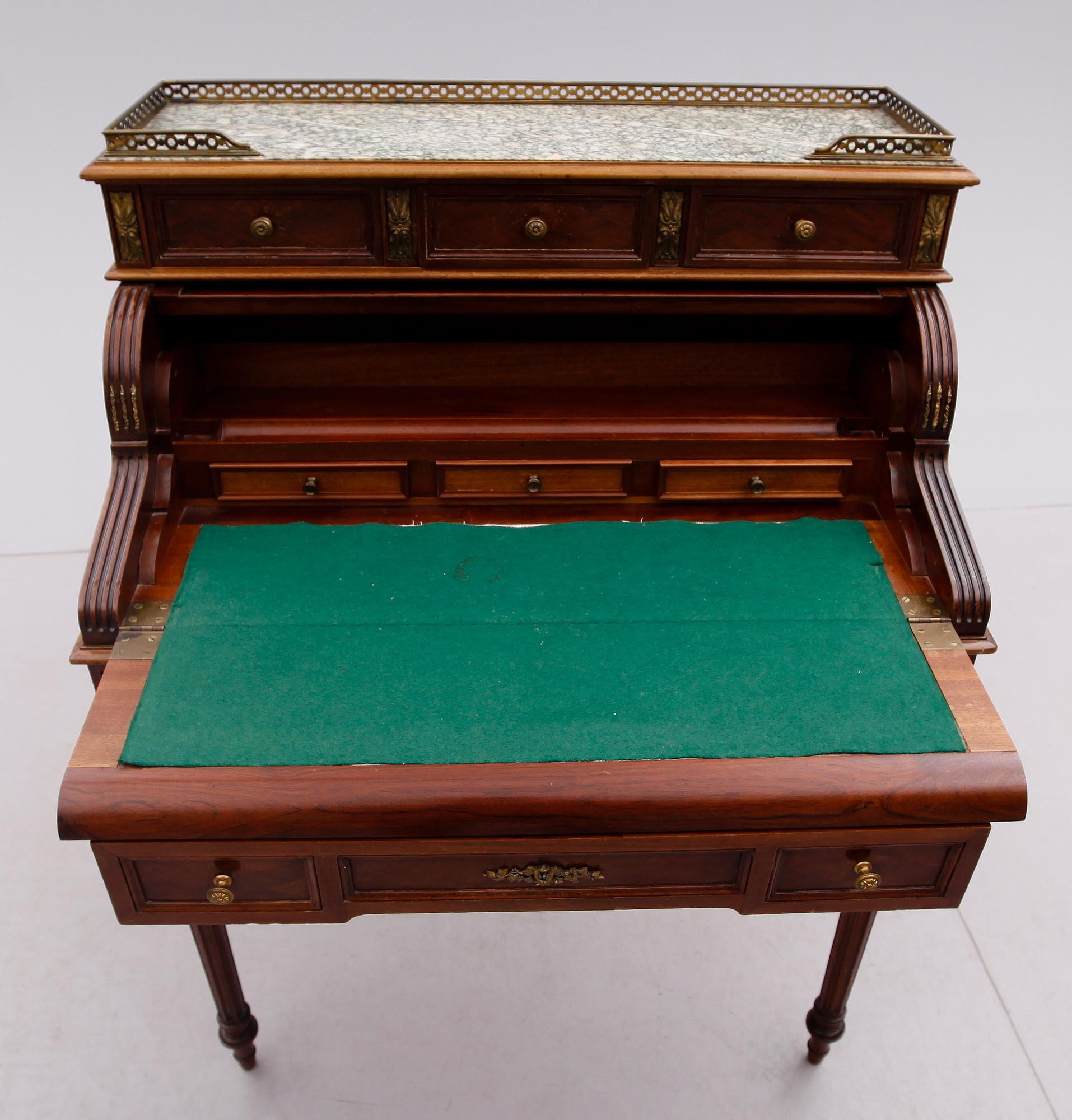 SEKRETÄR, Louis XVI-stil, 1900-talets första hälft.