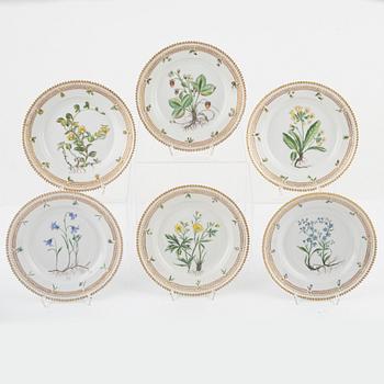 Twelve "Flora Danica" (Hausmålerai) porcelain side plates, Royal Copenhagen, Denmark.