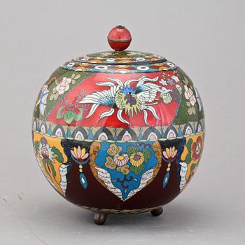 BONBONJÄR samt VAS, cloisonne, Kina, 1800/1900-tal.