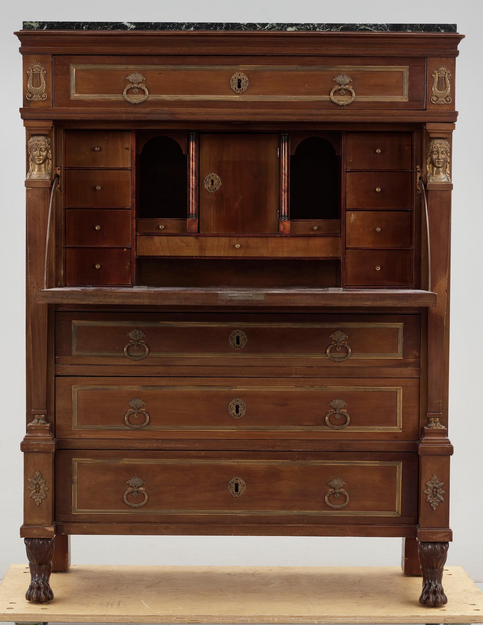 SEKRETÄR. Directoire stil, 1800/1900-tal.