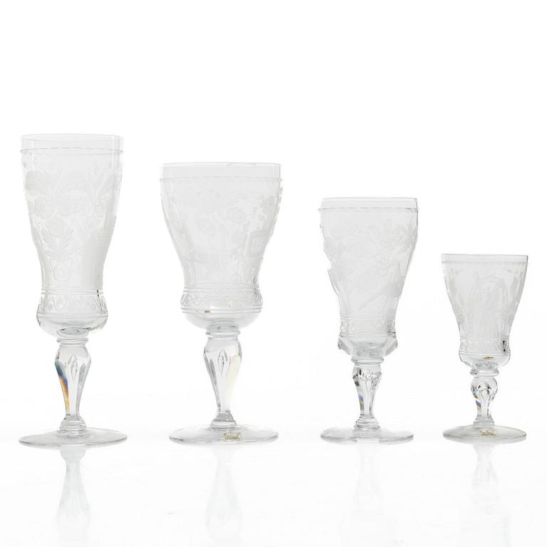 Vicke Lindstrand, a 23 piece "Dalecarlia" glass service, Kosta Boda.