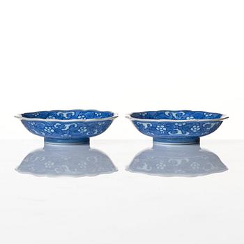 A pair of blue and white lobed dishes with flying horses, Qing dynasty, Kangxi (1662-1722).