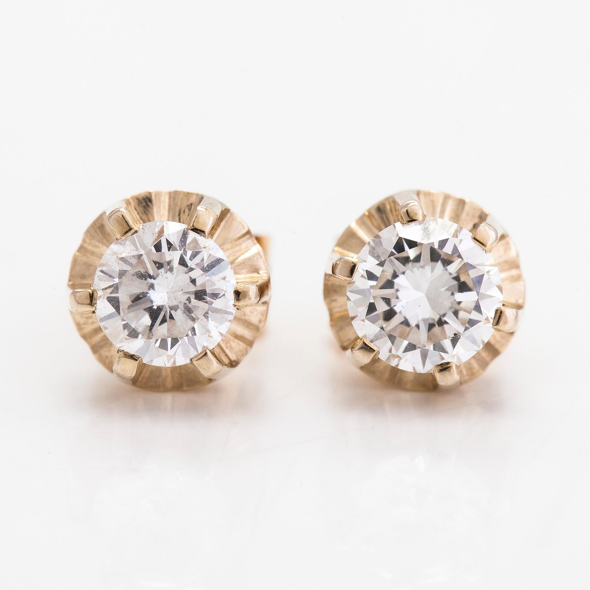 A pair of 14K gold earrings, with brilliant-cut diamonds totalling approximately 1.00 ct. Manu-Koru, Helsinki.