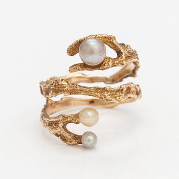 Björn Weckström, A 14K gold ring "Octobus" with cultured pearls. Lapponia 1971.