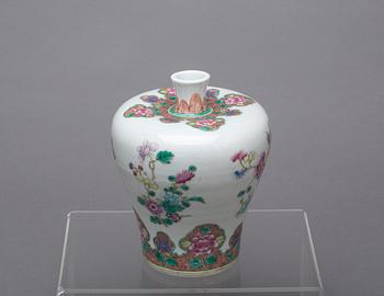 VAS, porslin, Kina, 1900-tal.