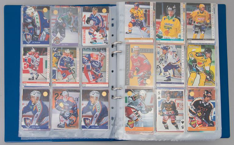 Lot of ice hockey trading cards, circa 650 pcs in an album.