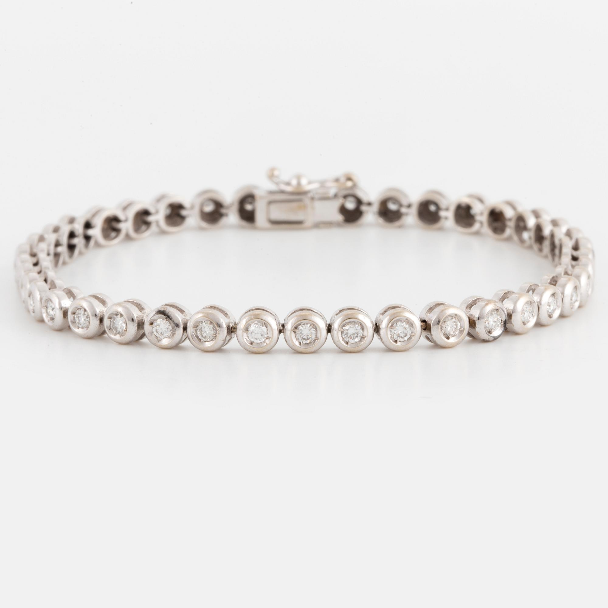 A brilliant-cut diamond bracelet.