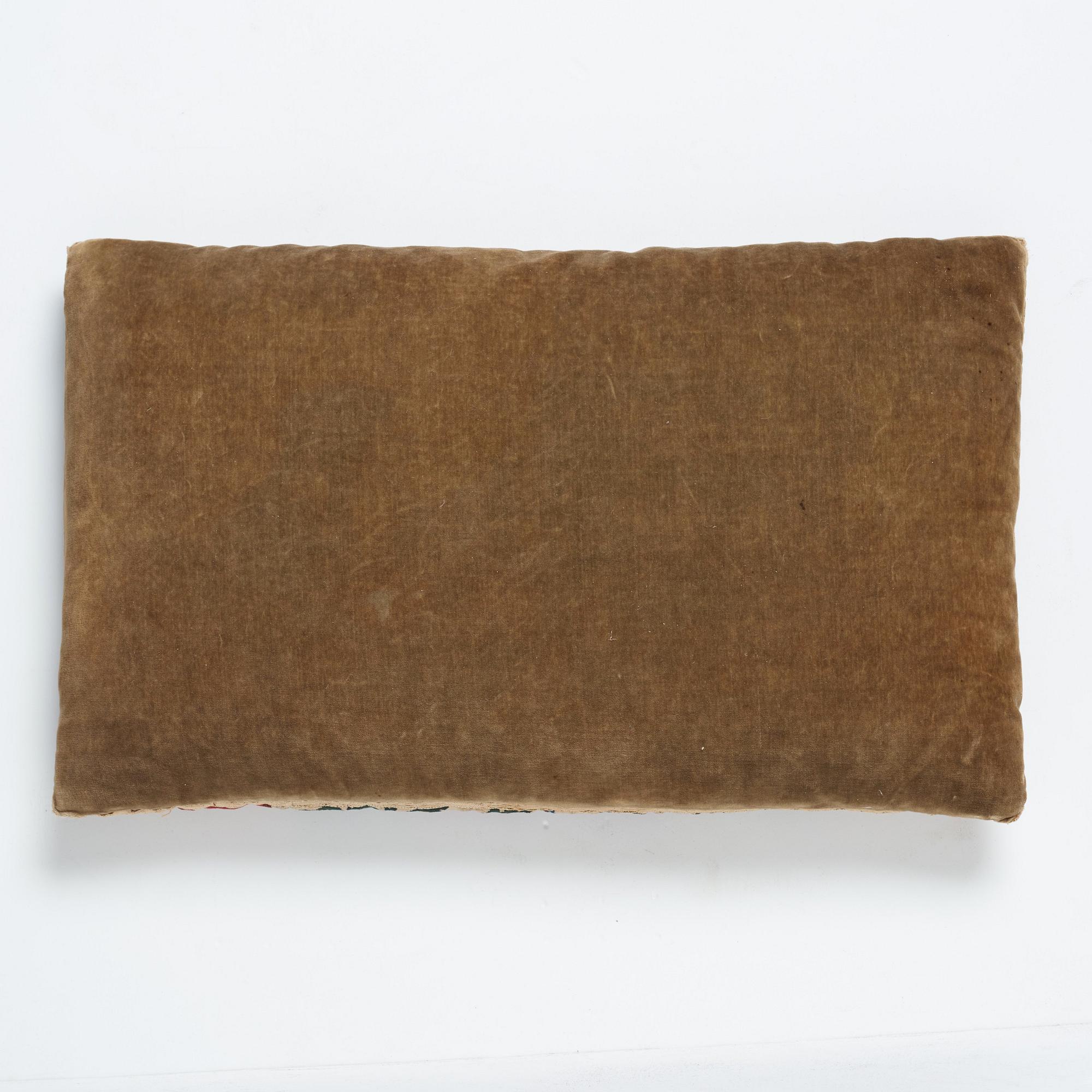 A TAPESTRY, FRAGMENT, tapestry weave, ca 36,5 x 59,5 cm, probably France around 1700.