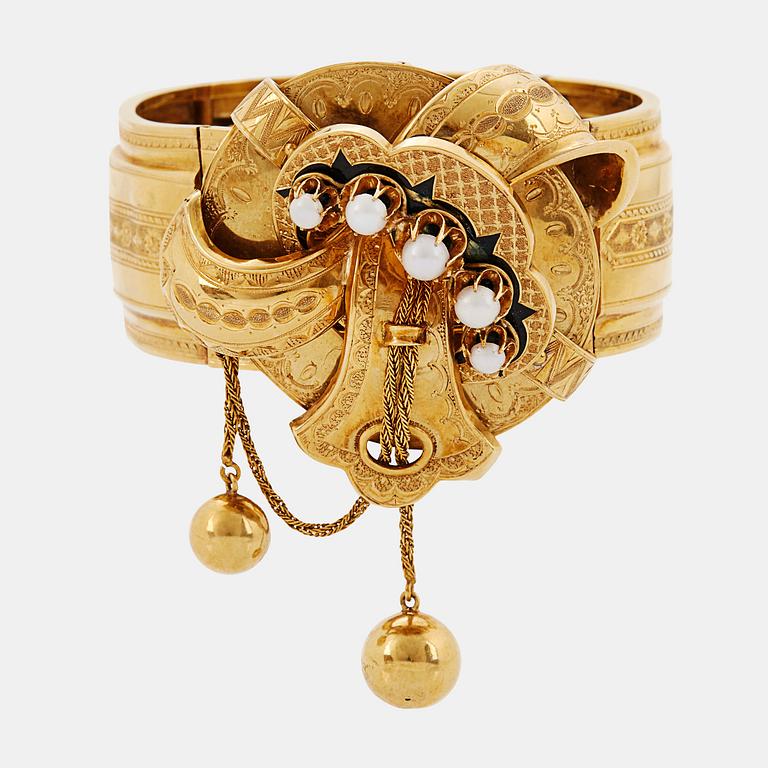 An 18K gold Möllenborg bracelet set with half pearls and with enamel decoration.