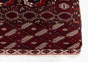 A Turkmen carpet, c. 293 x 210 cm.