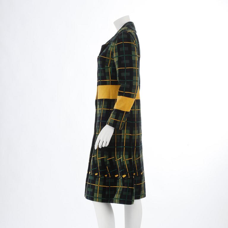 ROBERTA DI CAMERINO, a green and yellow velvet coat.