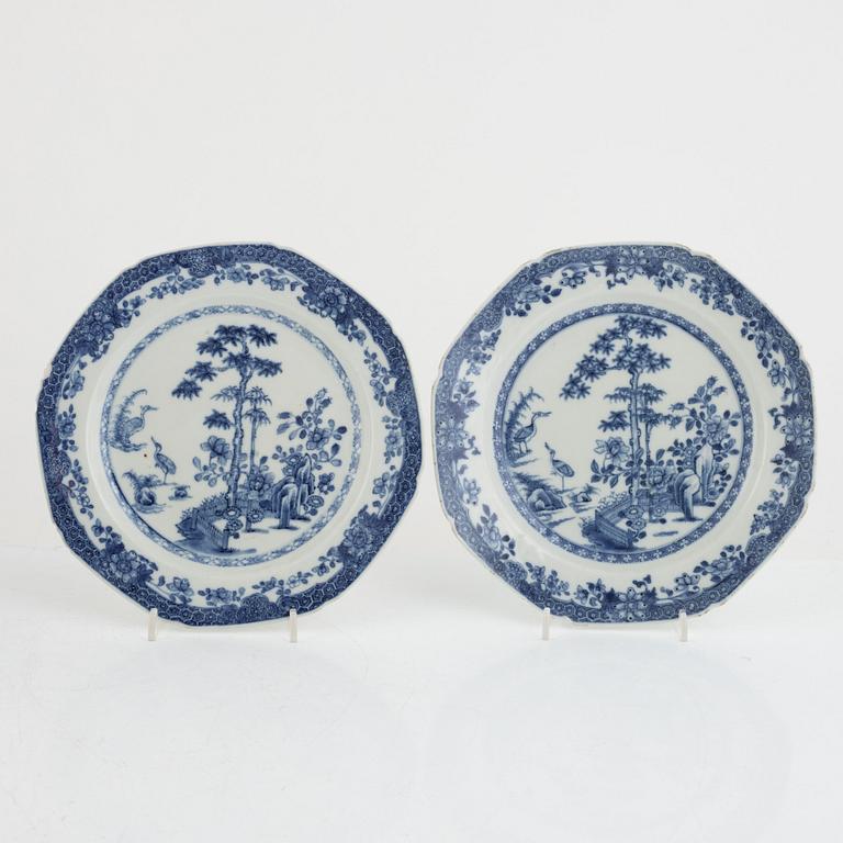 A group of four (2+2) Chinese blue and white export porcelain plates, Qing dynasty, Qianlong (1736-95).