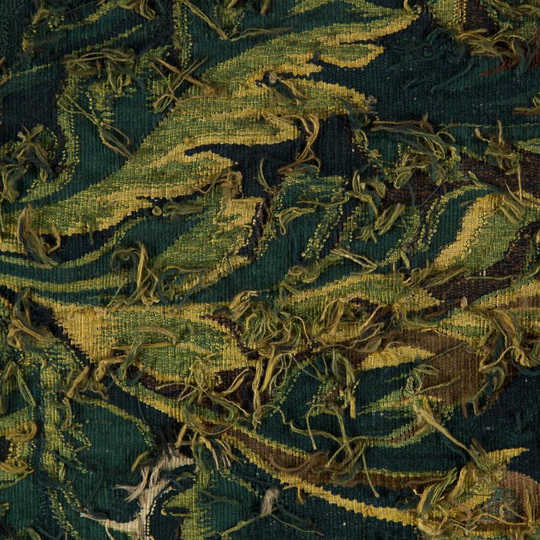 A FRAGMENT O A TAPESTRY. Tapestry weave. Verdure. Around 97 x 166 cm . Flanders,  the fist half of the 18th century.