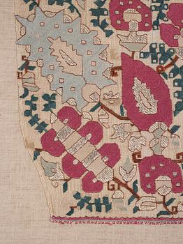 Broderi (Bocha), fragment, antik silke, Osmanska riket, ca 51,5 x 40,5 cm (med montering 61 x 48 cm).