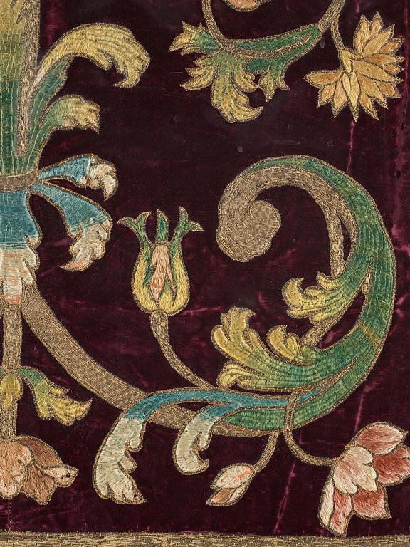 Broderi på sammet, ca 89,5 x 64 cm, sannolikt Italien,  1600-tal-1700-tal.